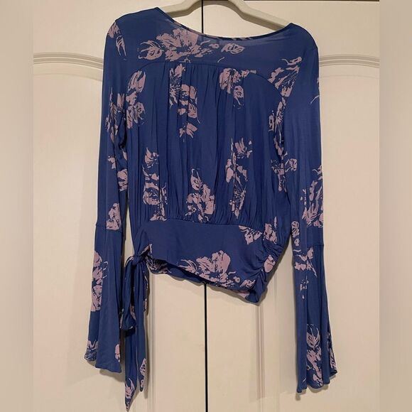 NWOT Free People Women’s Fiona Cobalt Blue Floral Print Bell Sleeve Top - Picture 11 of 11